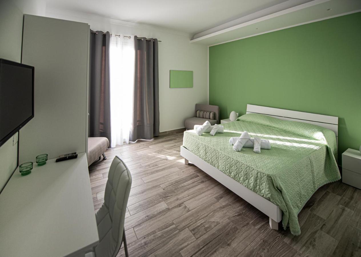 L' Arcobaleno B&B กัสเตลลุซโซ ภายนอก รูปภาพ