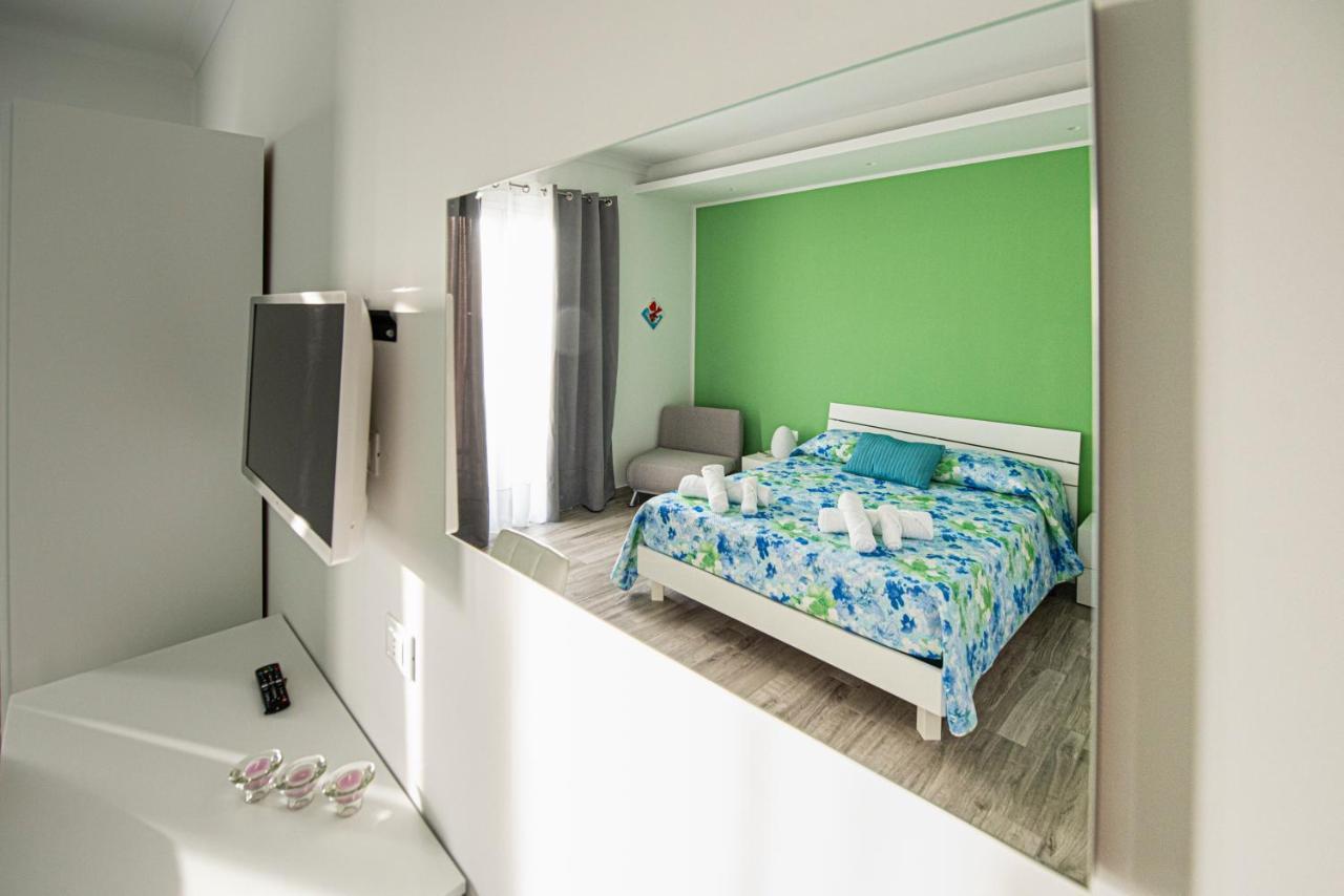 L' Arcobaleno B&B กัสเตลลุซโซ ภายนอก รูปภาพ