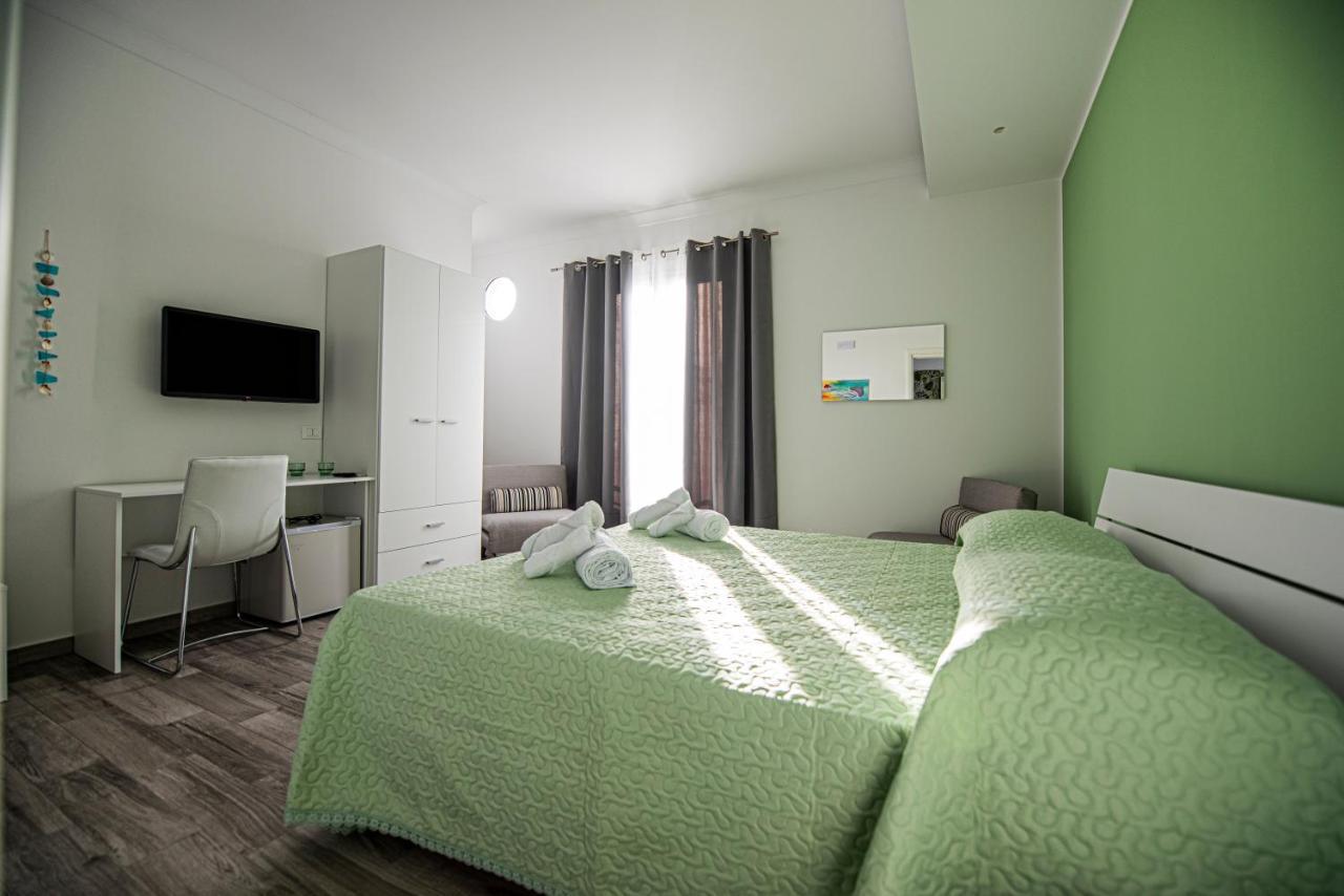 L' Arcobaleno B&B กัสเตลลุซโซ ภายนอก รูปภาพ