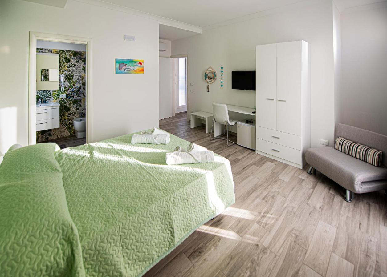 L' Arcobaleno B&B กัสเตลลุซโซ ภายนอก รูปภาพ